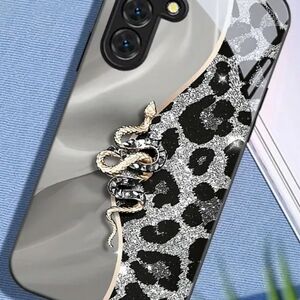Samsung Gray and Black Snake Pattern Phone Case Galaxy S22 Ultra 5G